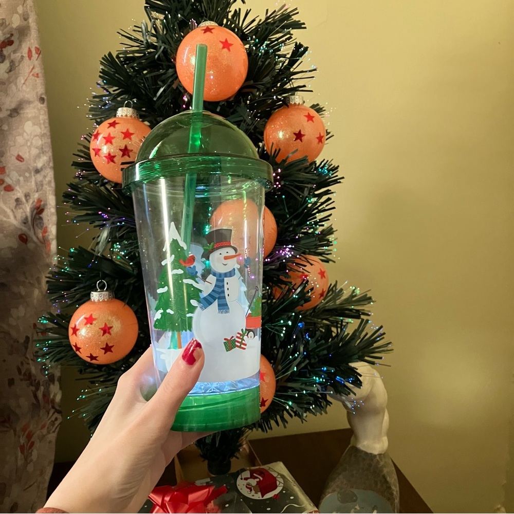 NEW LIGHT UP CHRISTMAS SCENE CUP - Picture 7 of 8
